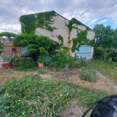 Holiday home Maison Entiere Dans Coin Paisible